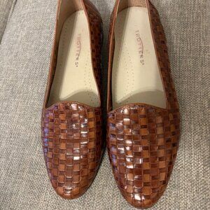 Trotter's Liz Women's Brown Loafers Size 9M